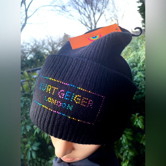 Kurt Geiger Women Black Beanie.
NWT - Picture 17 of 17